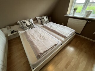 Schlafzimmer 2