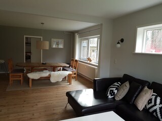 Blick vom Wohnzimmer durch das Esszimmer