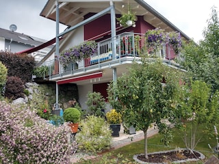 Unser Haus mit Ferienwohnung im UG