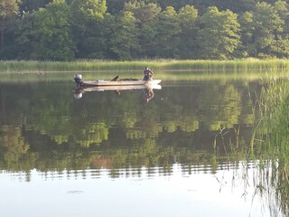 Fischer holt morgens Fische ein