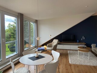 Esszimmer mit Seeblick und Arne Jacobsen Stühlen