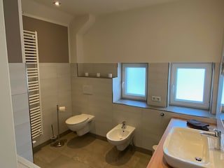 Bad mit WC und Bidet