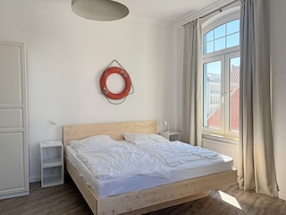 Schlafzimmer links