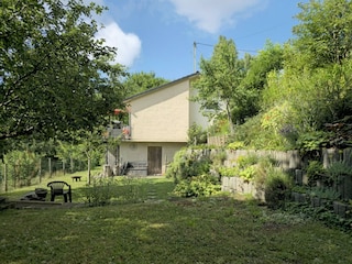 Blick vom Parkplatz am Haus