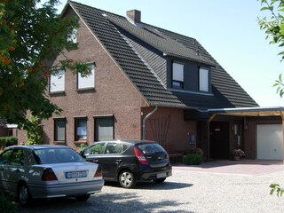 Haus Osterkoogstr. mit Gästeparkplatz