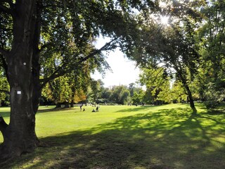 Kurpark )500 m off)