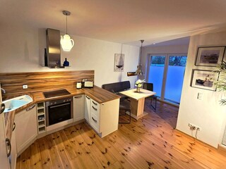 Essecke mit Küchenzeile