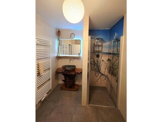 Bad mit ebenerdiger Dusche