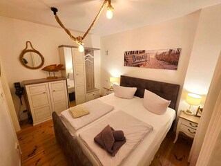 Schlafzimmer mit Boxspringbett