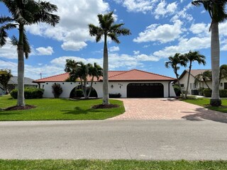 dining area of the holiday home in Cape Coral, FL