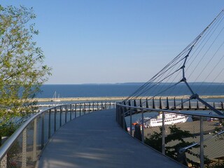 Die Brücke zum Hafen ist fast vor der Haustür.