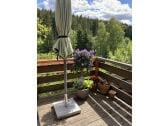 Terrasse mit Blick in den Wald