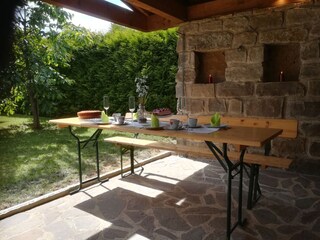 Gartenplatz mit Grill