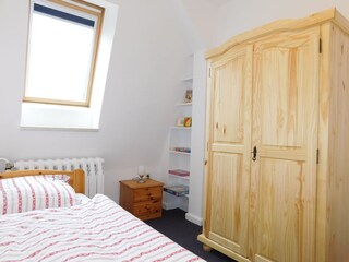 Schlafzimmer mit einem Bett