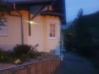 Beleuchtung. Weg zu Ferienwohnung