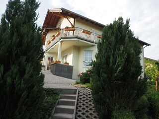 Blick auf die Ferienwohnung von Garten