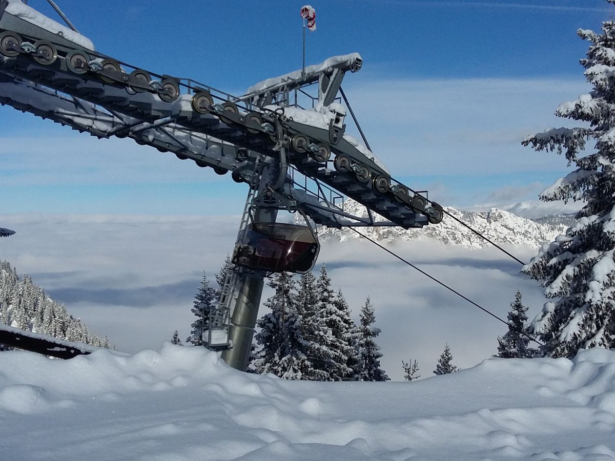 Einstieg ins Skigebiet direkt im Ort, 5 Gehminuten.