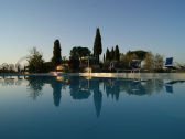 Abendstimmung am Pool mit Blick auf das Landhaus