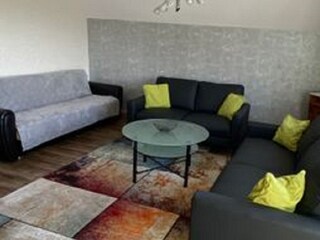 Wohnzimmer mit Schlafsofa