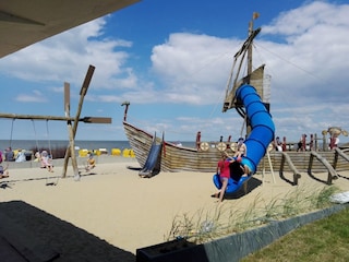 Spielplatz am Strandhaus gleich um die Ecke