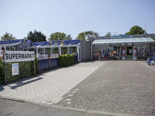 Supermarkt und Restaurant auf dem Park