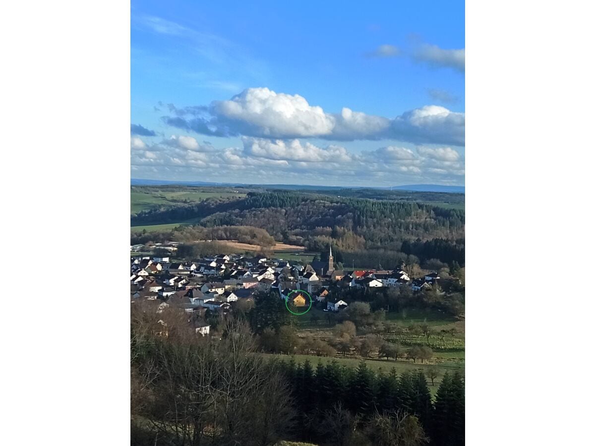 Hier wohnen Sie (grüner Kreis).