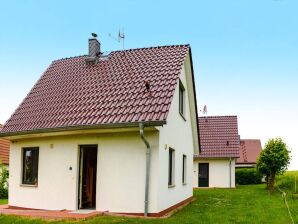 Ruhiges Ferienhaus in Mechelsdorf mit Terrasse - Bastorf - image1