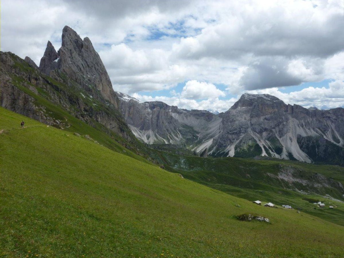 Secceda in Wolken