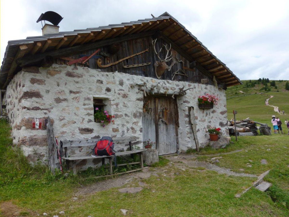 Kurze Rast an der Hütte