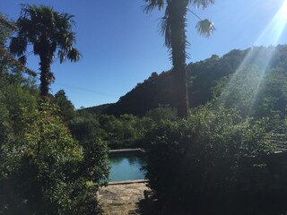 Pool mit Blick ins Tal