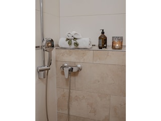 Dusche begehbar mit Bodenheizung