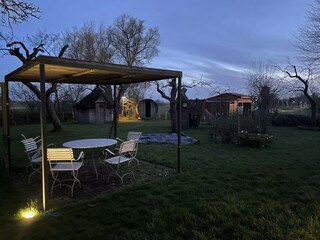 Sommerabende mit stimmungsvoller Gartenbeleuchtung