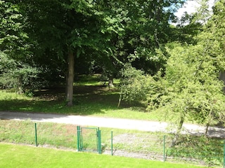 Blick von der Loggia in den Kurpark