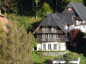 Haus von Westen, die Fewo liegt im Gartengeschoss