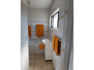 Bathroom with tub and toilet