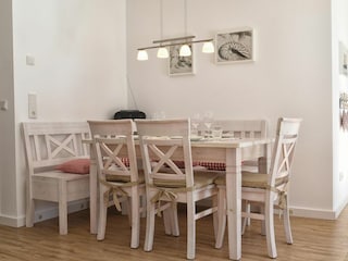 Starten Sie Ihren Urlaubstag an dem Esstisch mit einem ausgiebigen Frühstück.