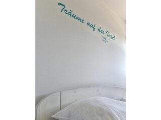 In diesem Schlafzimmer im 1. OG lässt es sich schön träumen!