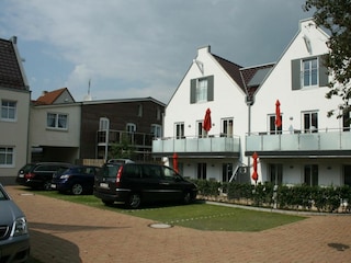 Die Stadtwohnungen 6 - 9 vom Innenhof aus gesehen.