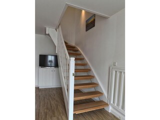 Von hier aus gelangen Sie in das DG mit zwei weiteren Schlafzimmern.