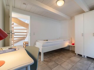 ... und verfügt über einen kleinen Arbeitsbereich.