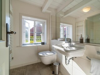 Das erste Badezimmer befindet sich im Erdgeschoss...