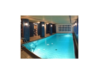 Schwimmen sie ein paar Runden in dem im Haus Halligblick befindlichen Schwimmbad...