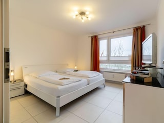 Das erste von zwei Schlafzimmer...