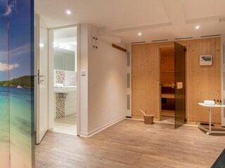 Entspannen Sie in der Sauna im Souterrain, welche den Gästen beider Wohnungen gemeinschaftlich zu...