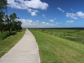 Fahrradfahren auf dem Deich