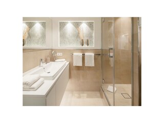 Bad mit WC und Dusche