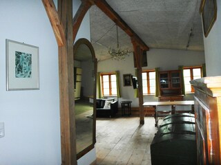 Blick vom Flur in den Wohnraum