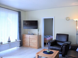 Wohnzimmer mit Flachbild-TV