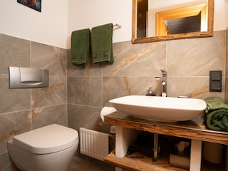 Bad 2 en-Suite mit Dusche und WC