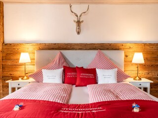 Schlafzimmer 2 mit Betthupferl